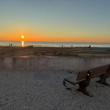 Le Chateau Sur La Le Grau-du-Roi