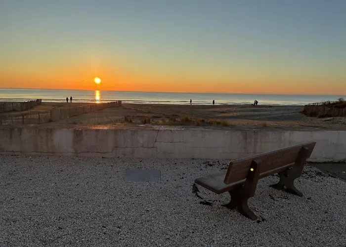 Le Chateau Sur La Le Grau-du-Roi